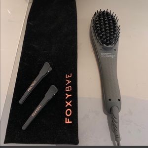 Foxybae hair straightening brush